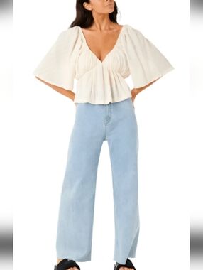 NWOT Rip Curl Cream Flutter Sleeve Crop Top